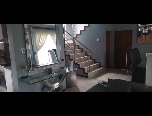3 BEDROOM HOUSE FOR SALE IN HELDERWYK